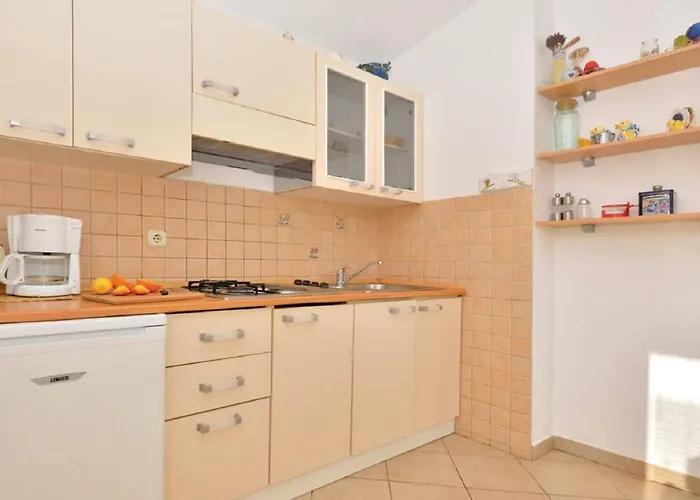 Spacious In With Garden