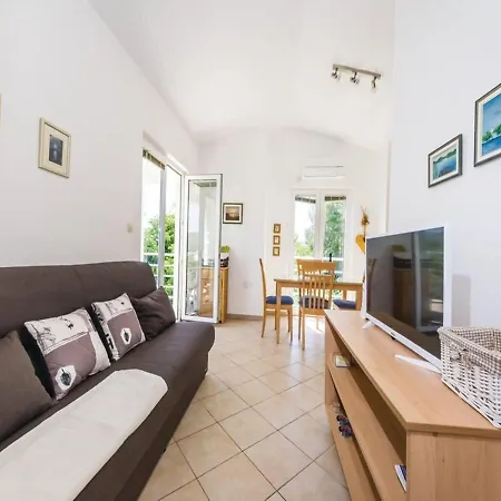 Holiday home Spacious In With Garden