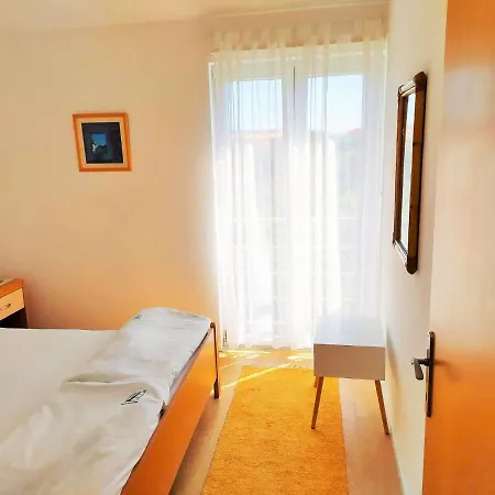 Spacious In With Garden