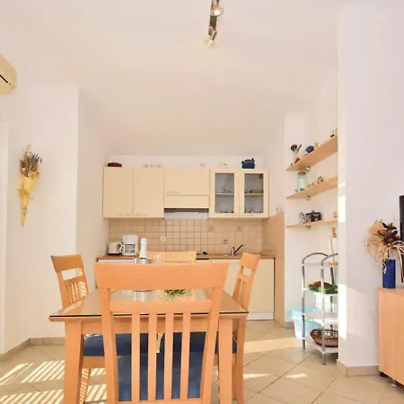 Spacious In With Garden