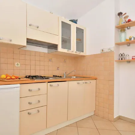 Spacious In With Garden