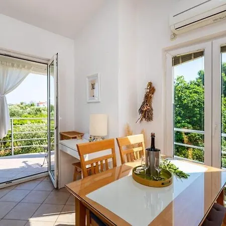 Spacious In With Garden Bibinje