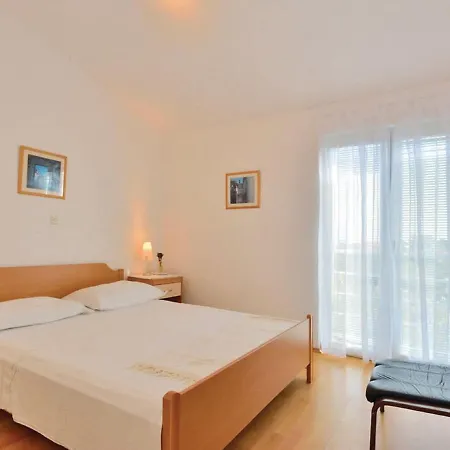 Spacious In With Garden Holiday home