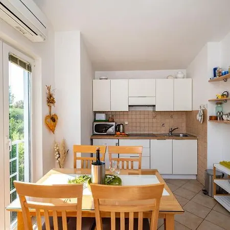 Spacious In With Garden Holiday home *
