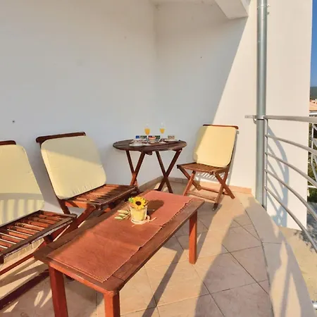 Spacious In With Garden Holiday home Bibinje